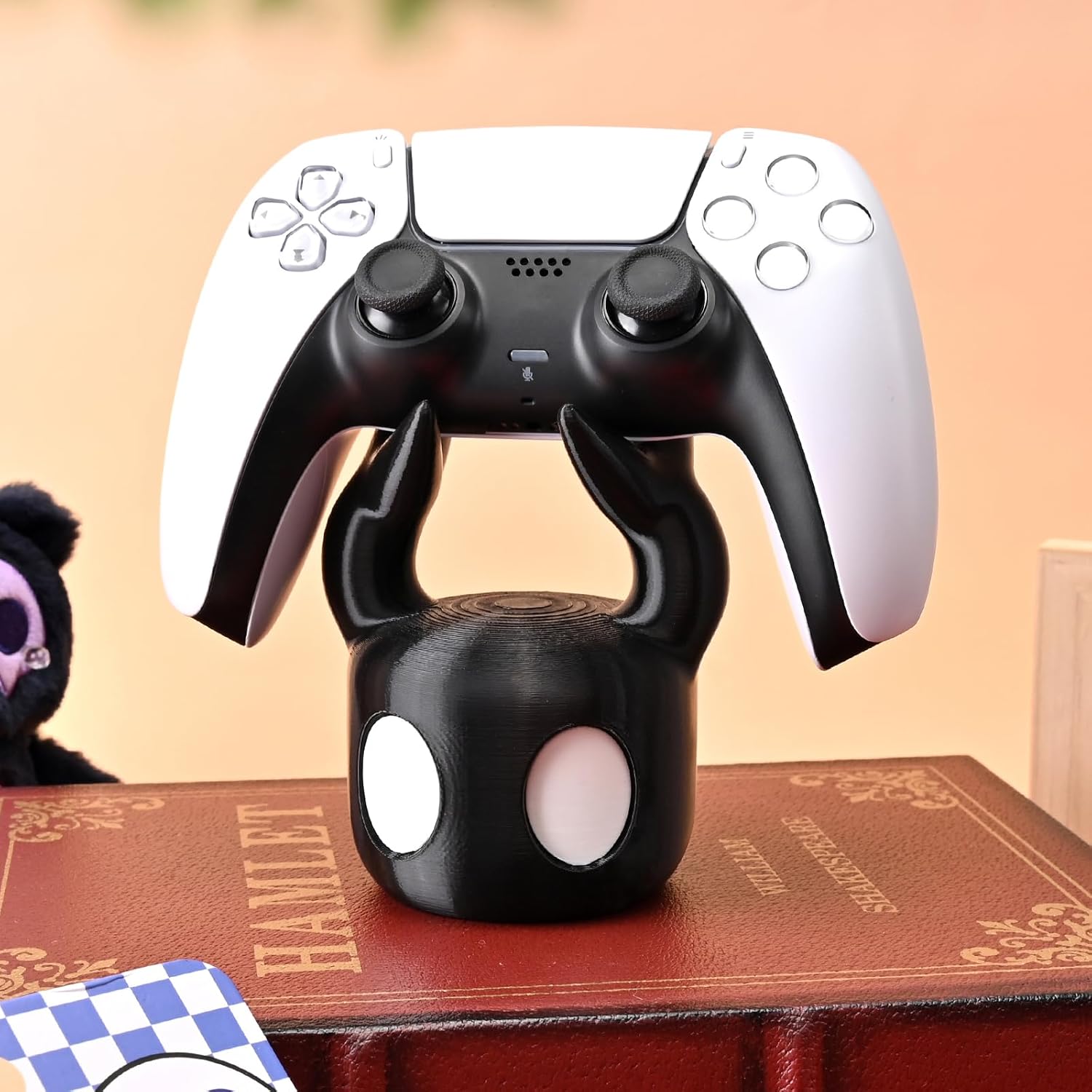 حامل تحكم ألعاب بتصميم شبح كرت - مراجعة Controller Stand Holder وسعره