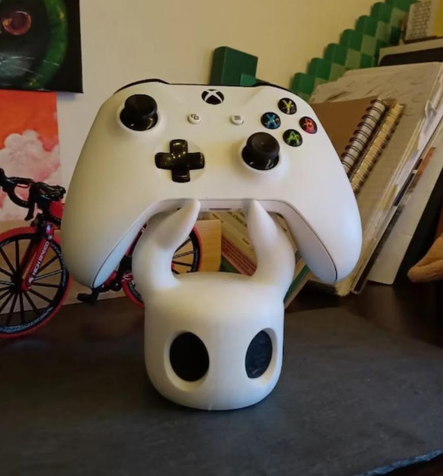 حامل تحكم ألعاب بتصميم شبح كرت - مراجعة Controller Stand Holder وسعره
